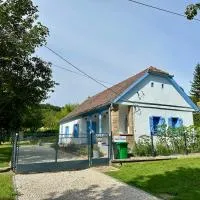 Kökény Kunyhó, готель у місті Kisszékely