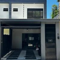 Apartamento aconchegante e moderno próximo do aeroporto e ao centro, hotel cerca de Aeropuerto de Porto Seguro - BPS, Porto Seguro