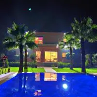Villa Palmiers 4ch piscine ensoleillée 20mn Agadir, hótel í Ti nʼ el Mekki