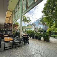 By the Beach Hostel, hotel em Phi Phi Don