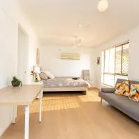 Cozy Studio Suite in House - Private Kitchen Bath, hotel in Rochedale