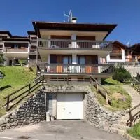 Appartamento Dolomiti con parcheggio privato coperto, hotel i Folgarida