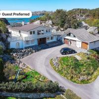 12 person holiday home in Fitjar, hotel near Stord Airport, Sørstokken - SRP, Fitjar