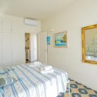 Villa Liliana - Stella Marina - Trilocale Elegante con Balcone Vista Mare - Accesso Diretto alla Spiaggia, хотел в Вариготи