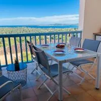 Spacieux T2 Superbe vue mer, hotell i Grimaud
