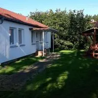 Bungalow 1 - 4-Raum-Wohnung mit Küche und 2 WC Duschen in Ohrdruf-Crawinkel，Ohrdruf的飯店