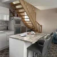 Gîte Cosy Avec piscine Chauffée 6 personnes, hotel en Lestrem