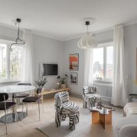 Stylish 2BR Apartment in Central Sundbyberg, hotel perto de Aeroporto de Estocolmo - Bromma - BMA, Sundbyberg
