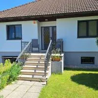 House with garden close to Vienna & Airport, Hotel in Maria Ellend