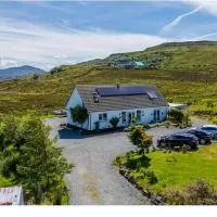 Burnside Cottage & Caravan Woodend, hotel Portree-ben