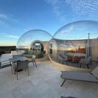 Panoramic Suites Burbuja junto al Puy du Fou y Toledo, готель у місті Guadamur