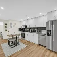 Brand New Private Secondary Suite in Mahogany,位于卡尔加里的酒店