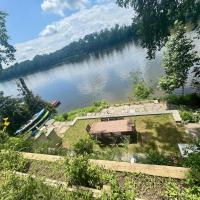 Charming & Whimsical Historic River Home, hotel near Trenton-Mercer Airport - TTN, Titusville