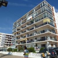 Apartamento frente al mar para 6 con parking en Rosas - ES-204-80, hotel a Roses
