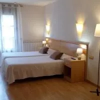 Hostal Cabrerès, hotel v mestu Cantonigros