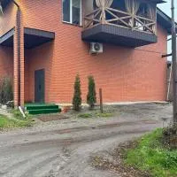 River House Hotel, hotel sa Romny