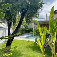 Lilly Pool Villa near Krabi Airport，位于Ban Tha Nun甲米国际机场 - KBV附近的酒店