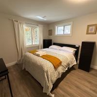 Luxurious Pvt room & Pvt heated floor bathroom near Airport, khách sạn gần Sân bay quốc tế Region of Waterloo - YKF, Kitchener