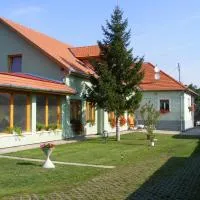 Tünde Vendégház, hotel a Bernecebaráti