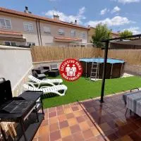 Chalet a 15 min de Segovia con barbacoa y piscina, hotel v destinaci Hontanares de Eresma