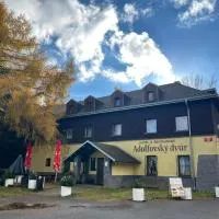 Hotel & Restaurant Adolfovský Dvůr, hotel v Adolfove