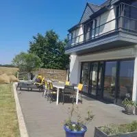 La maison du bonheur, hotel u gradu 'Riantec'