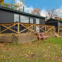2-Bedroom Cottage #10 - Pitch Pine, hotell i Gravenhurst