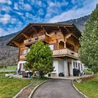 Kiwi Chalet - Mountain Views & Cozy NZ Vibes, готель у місті Goldswil