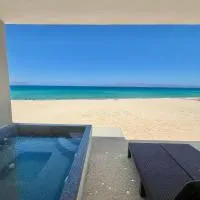 Beachfront Luxury Condo Private Jacuzzi Ocean Views, viešbutis mieste La Ventana