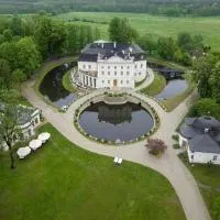 Pałac Popielów w Kurozwękach - pokoje w Oficynie i Oranżerii, hotel en Kurozwęki