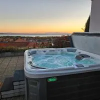 Zenit Wellness Hotel Balaton: Vonyarcvashegy şehrinde bir otel
