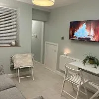 Cosy Ground-Floor Flat in Omagh Centrally located, Hotel in Omagh