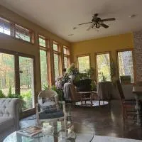 Bed and breakfast suite at the Wooded Retreat, hotel sa Pine City