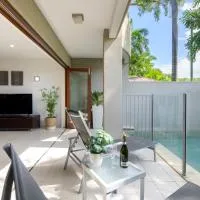 Watermark villa 1 with private pool - Near the beach، فندق في ميناء دوغلاس