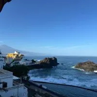 Apartamento acogedor con terraza frente al mar y vistas al Teide, hotell i El Pris