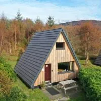 1 Bedroom Cabin with Mountain & Loch Views - Quiet Location between Glencoe & Ben Nevis, hotel a Onich