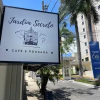 Café e Pousada Jardim Secreto, מלון בסנטה ריטה דו ספוקאי