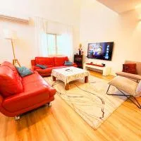 Spacious 3BD Penthouse with Rooftop & Parking, hotel a Ra'ananna