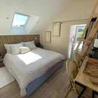 Chambre Chic et Charme dans Moulin-Piscine, ξενοδοχείο σε Rouessé-Vassé