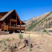 Stunning Salmon Riverfront Cabin, hotel poblíž Lemhi County - SMN, Salmon