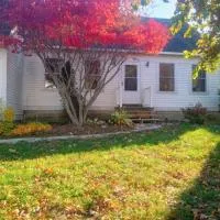 Convenient, Cozy, Mid-Coast Maine Cottage, Hotel in Thomaston