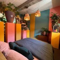 Plantkot, a cozy apartment full of plants of tinykot – hotel w mieście Keerselaar