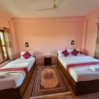 Hotel Tree Tops- A Serene Friendly Hotel in Sauraha, hotel Csitvanban