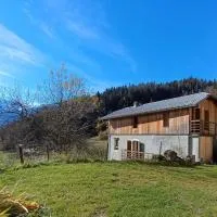 Chalet paisible à 4km de la station des Carroz - Chalet St François de Sales, hotel en Arâches-la-Frasse