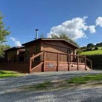 Charming 2 bedroom Lodge In the Shropshire Countryside with Fantastic Views, hotel v mestu Clunton