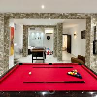 Gammarth Touristique piscine commune bord de mer, Hotel in Tunis