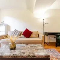 Spacious & Cozy 1 Bedroom Suite in North Vancouver, hotelli kohteessa North Vancouver