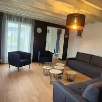 Gites Le Saint Martin Le Convivial 6-8 people, hotel em Blaslay