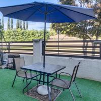 Work and Play! North Hills Studio 15 Mi to Hollywood, hotel poblíž Van Nuys - VNY, North Hills