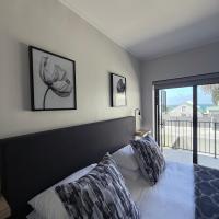 Mountain Bay Apartment with Sea and Mountain Views, Hotel in Simonʼs Town